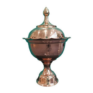 طبق تقديم المكسرات ذو القواعد النحاسية - نقش الورد طبق تقديم المكسرات ذو القواعد النحاسية - نقش الورد